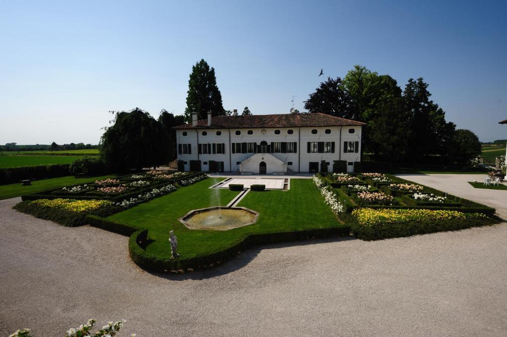 Borgo Dei Conti Della Torre Guest House Morsano al Tagliamento Exterior photo